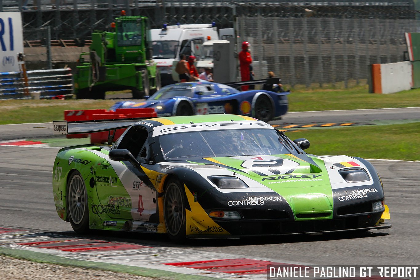 Anthony Kumpen in the GT1 Corvette C5-R