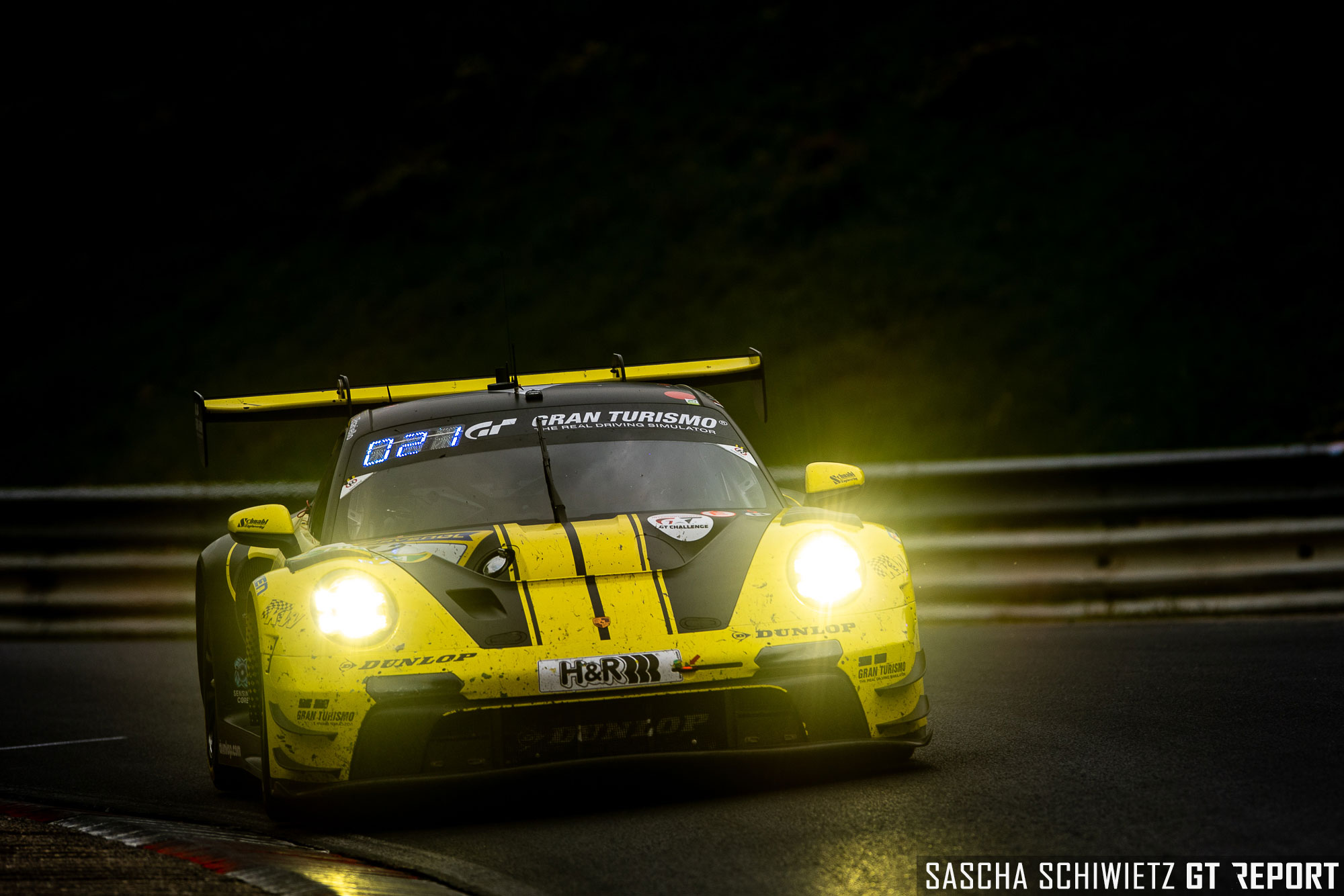 Nico Menzel after mystical Nürburgring 24h night stint: “Sometimes racing is a miracle”