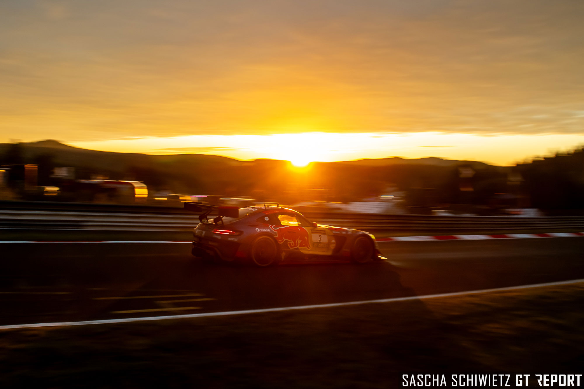 Nürburgring 24h – 19 Hours: Verstappen Racing remains in the lead as sunrise arrives