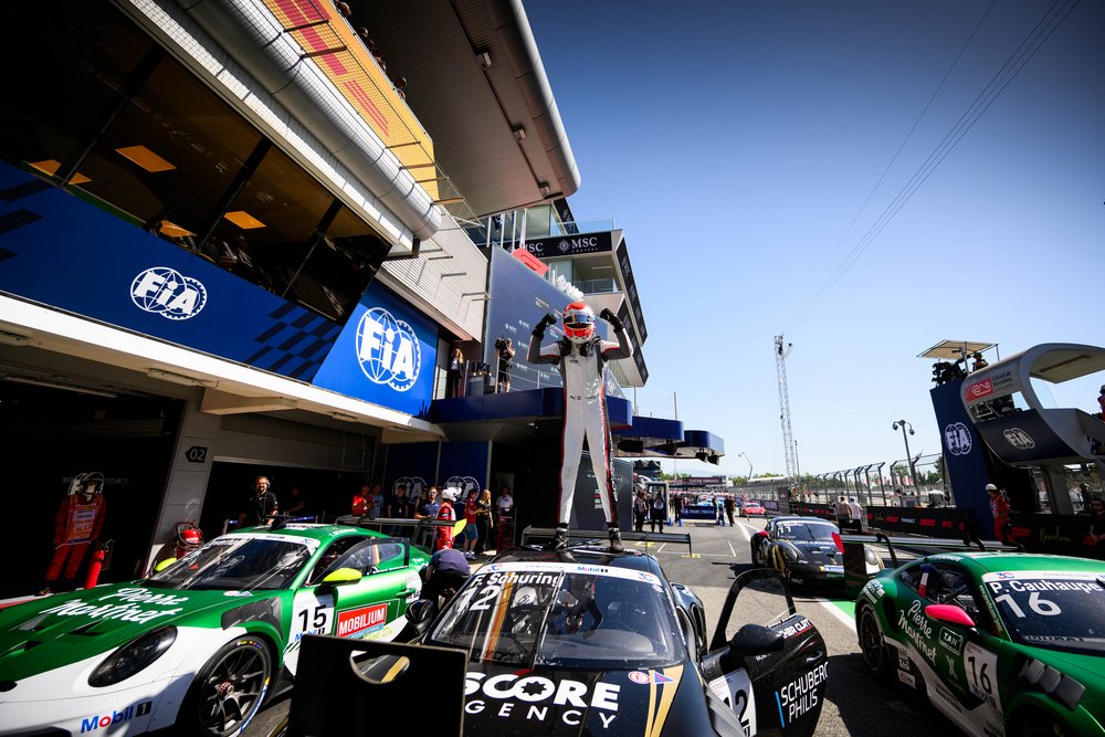 Porsche Supercup Barcelona: Flynt Schuring stuns with first overall victory, Cauhaupé takes rookie win